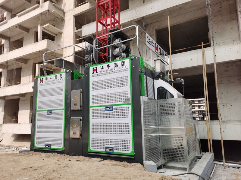 華中起重：高樓建設(shè)常用的施工升降機(jī)你了解多少？